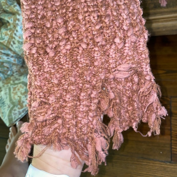 Red/Rust LS Sweater with Frayed Hems - Picture 2 of 6